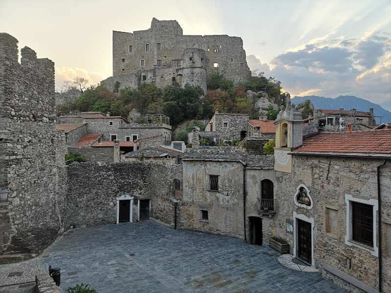 Castelvecchio di Rocca Barbena