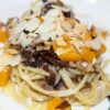 Spaghetti con radicchio rosso, guanciale e trancetti di zucca