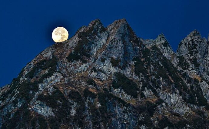 Camminata al chiaror di luna, sopra il lago d’Iseo